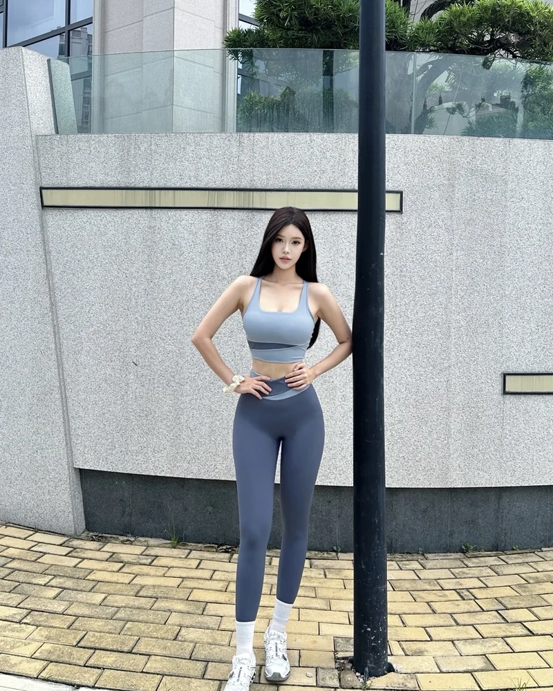 Ảnh gái xinh mặc quần legging cùng khí chất đầy dịu dàng
