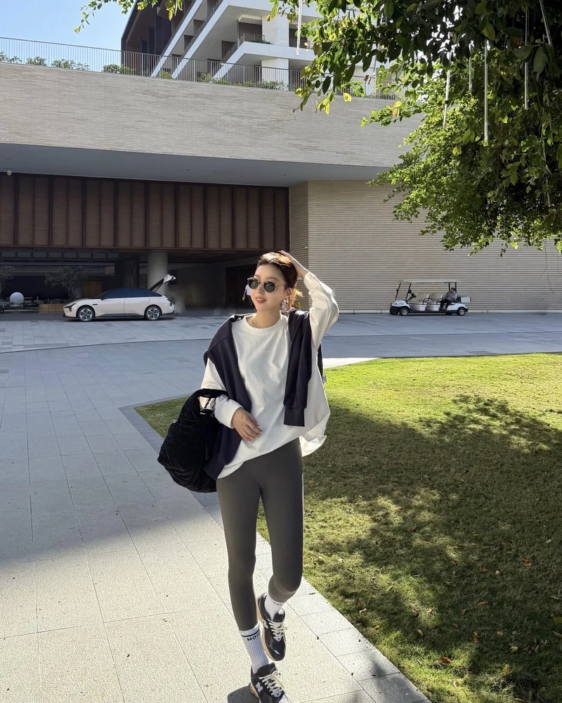 Ảnh gái xinh mặc quần legging cùng nét dịu dàng đáng yêu