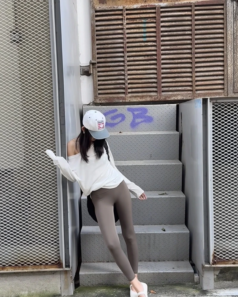 Ảnh gái xinh mặc quần legging cùng nét trẻ trung tự nhiên