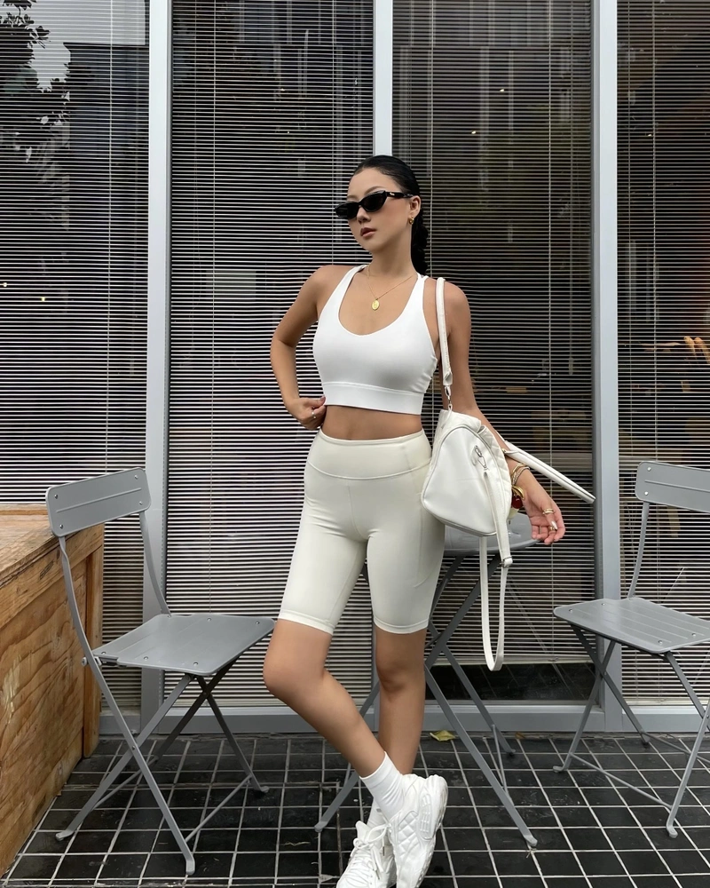 Ảnh gái xinh mặc quần legging đầy nét trẻ trung năng động