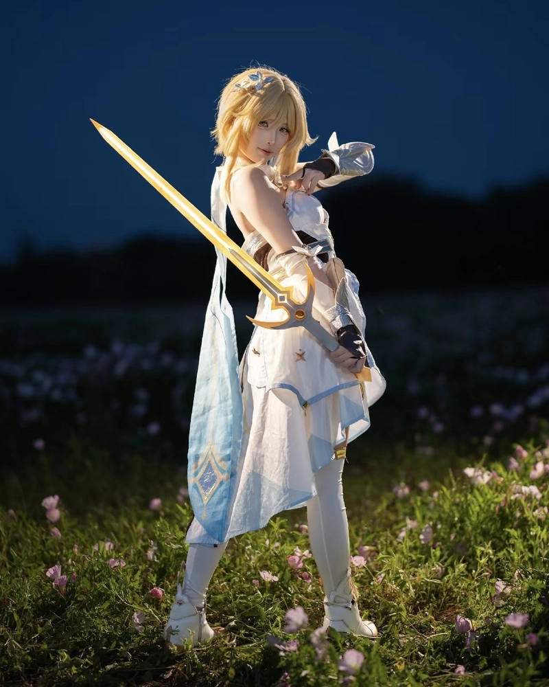 Bức ảnh Lumine cosplay với biểu cảm ngọt ngào đáng mến
