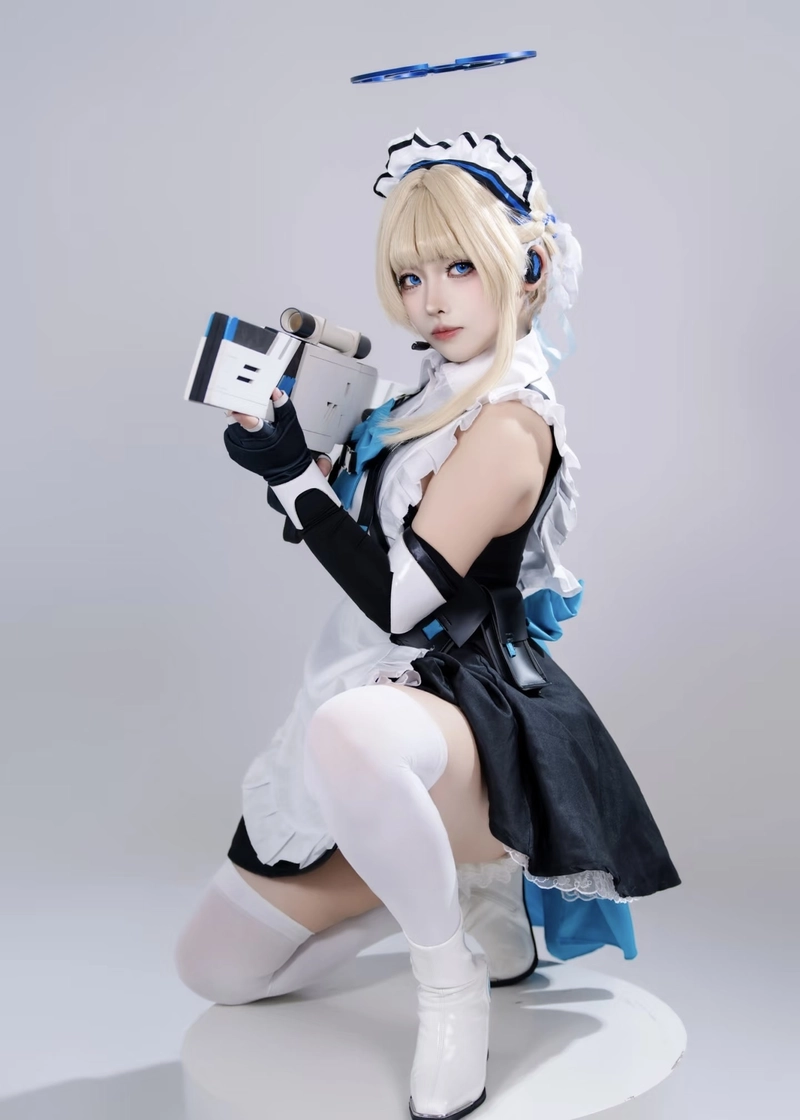 Bức ảnh cosplay Asuma Toki với diện mạo chuẩn Blue Archive