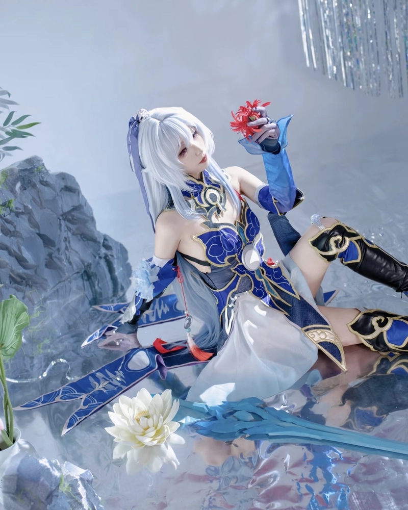 Bức hình Jingliu cosplay với diện mạo đậm chất kiếm sĩ