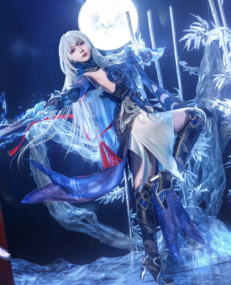 Bức hình Jingliu cosplay với gương mặt thanh tú sắc sảo