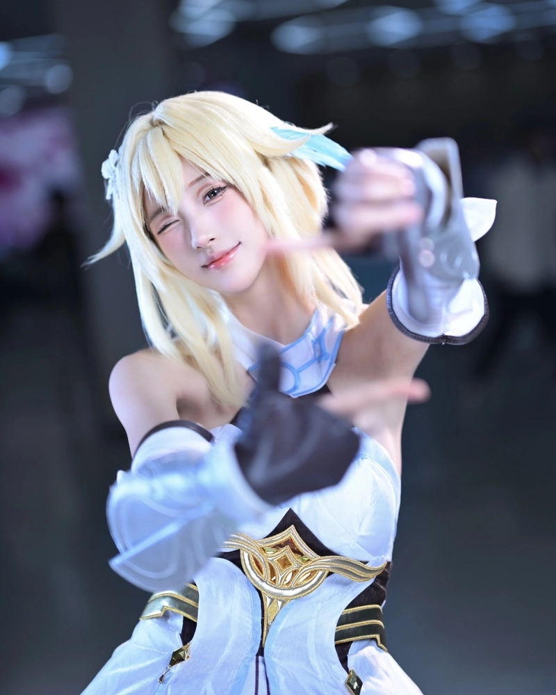 Bức hình Lumine cosplay với nét đẹp thanh xuân trong trẻo