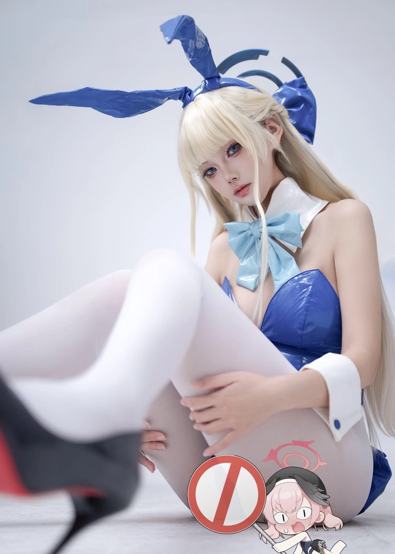 Bức hình cosplay Asuma Toki với tạo hình hầu gái hiện đại