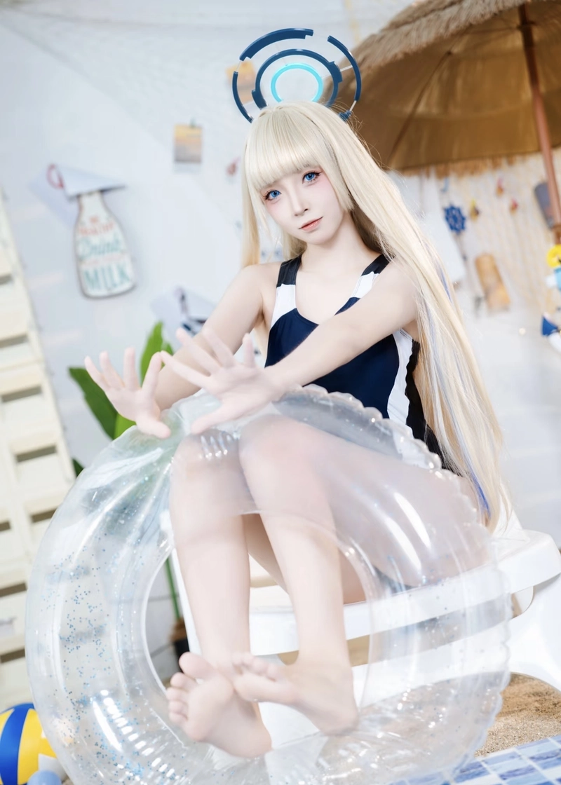 Bức hình cosplay Asuma Toki với thần thái lạnh lùng