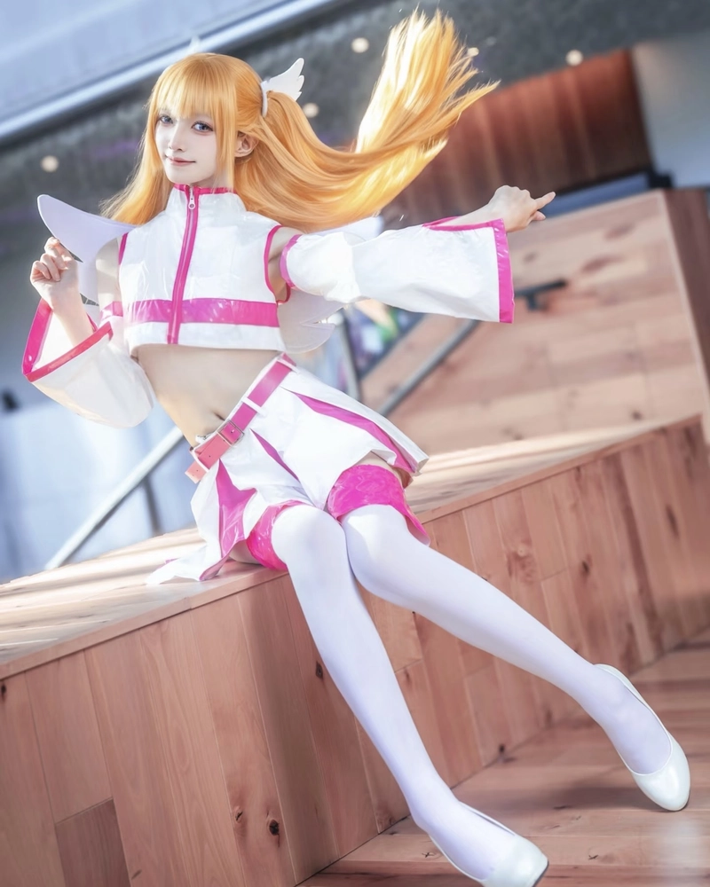 Bức hình cosplay Liliel cùng phong thái tự nhiên cuốn hút