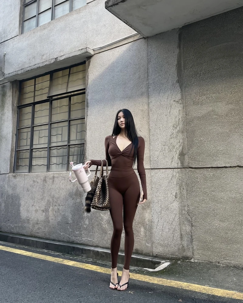 Gái xinh mặc quần legging với khí chất đầy tự tin