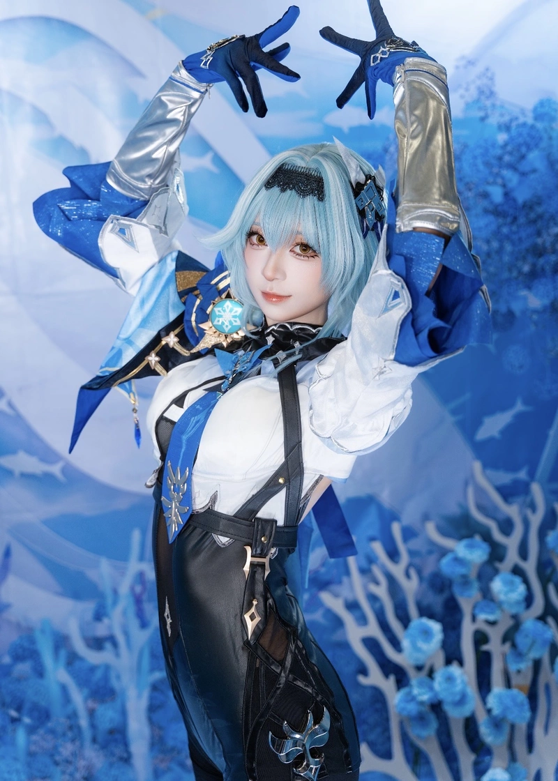 Hình Eula cosplay trong tạo hình huyền ảo mê hoặc