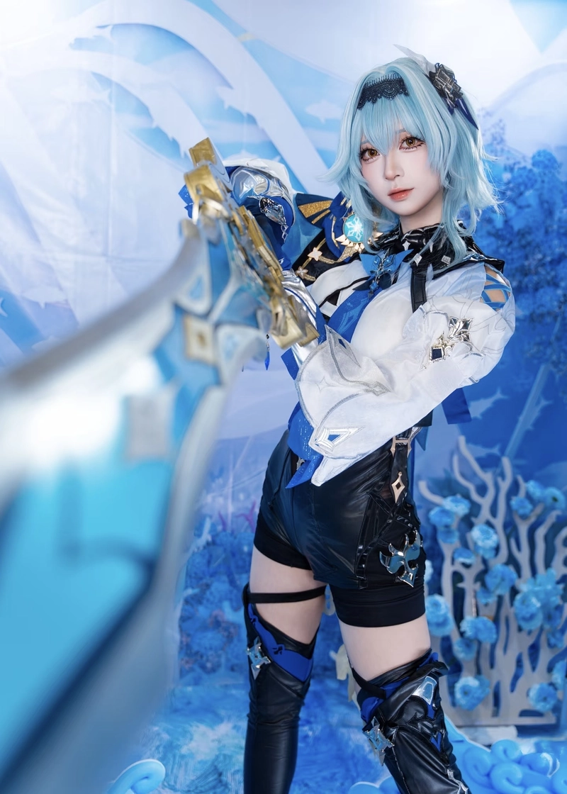 Hình Eula cosplay với vẻ đẹp băng giá nổi bật