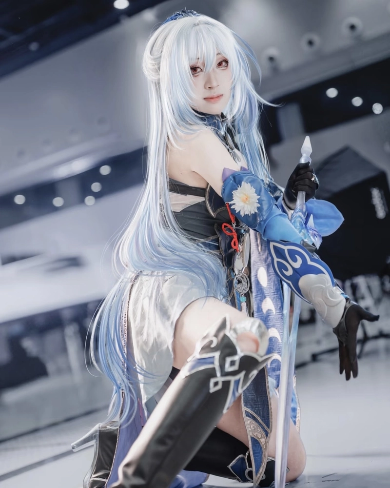 Hình Jingliu cosplay cùng đôi mắt giàu cảm xúc