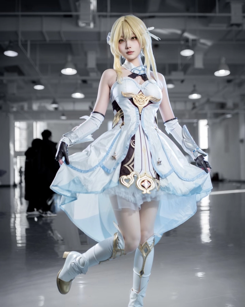 Hình Lumine cosplay sở hữu thần thái sáng bừng khung hình