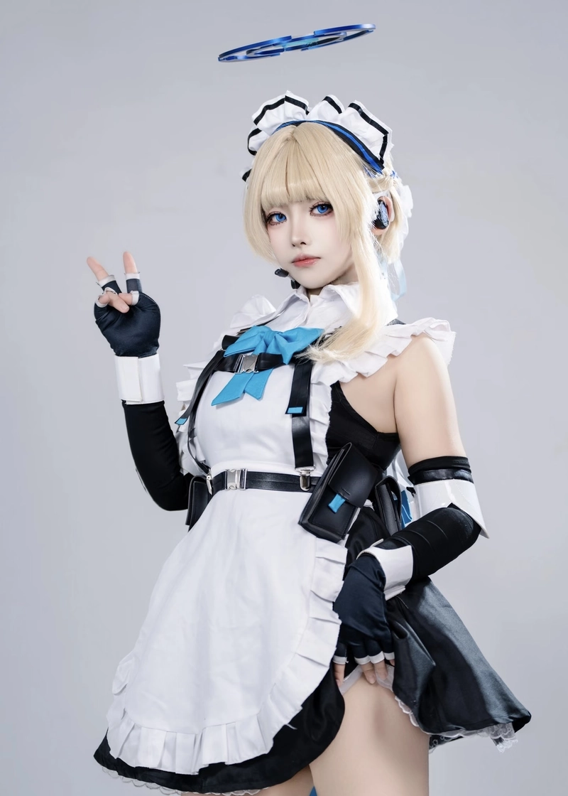 Hình ảnh cosplay Asuma Toki cùng biểu cảm lạnh lùng