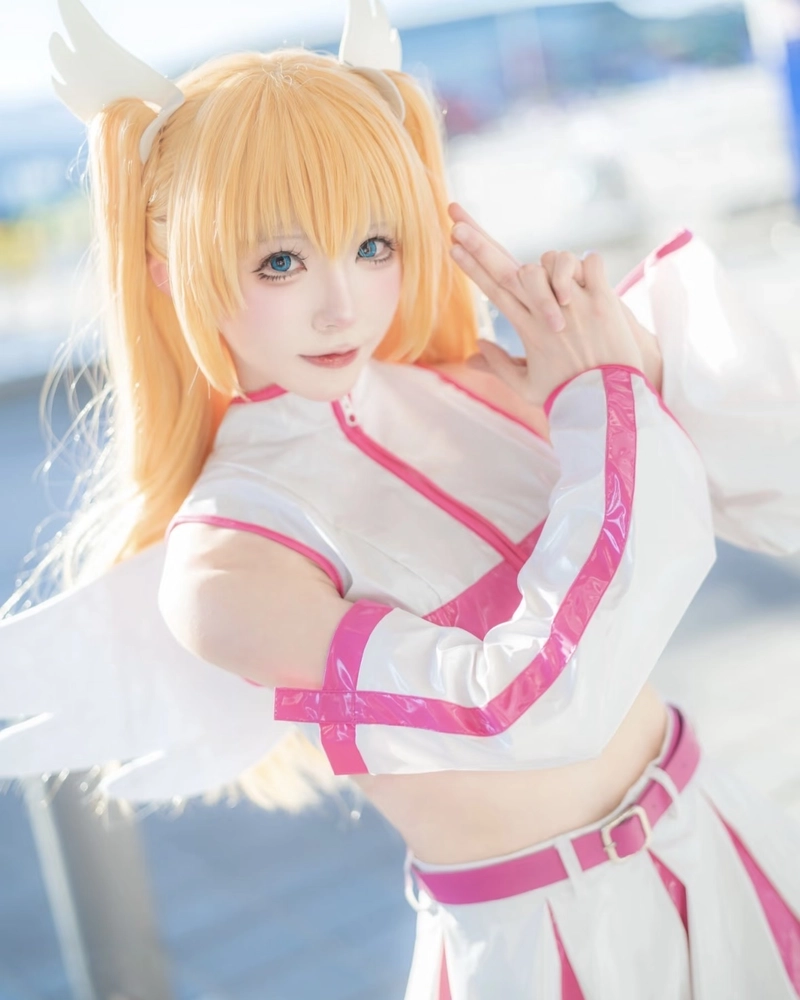 Hình ảnh cosplay Liliel với thần sắc vui tươi cuốn hút