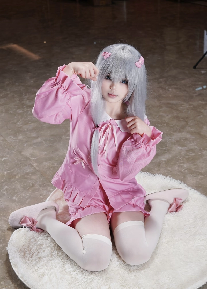 Hình ảnh cosplay Sagiri Izumi cùng biểu cảm e thẹn đáng mến