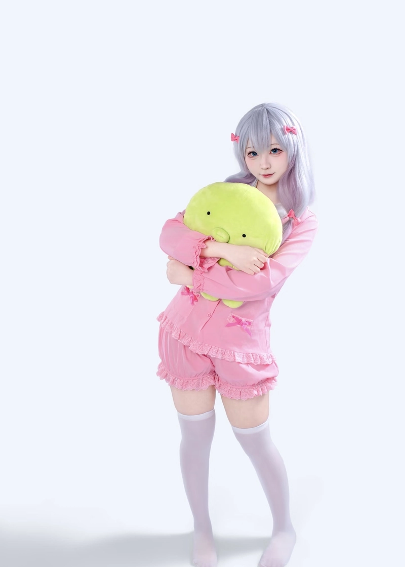 Hình ảnh cosplay Sagiri Izumi cùng biểu cảm ngại ngùng dễ mến