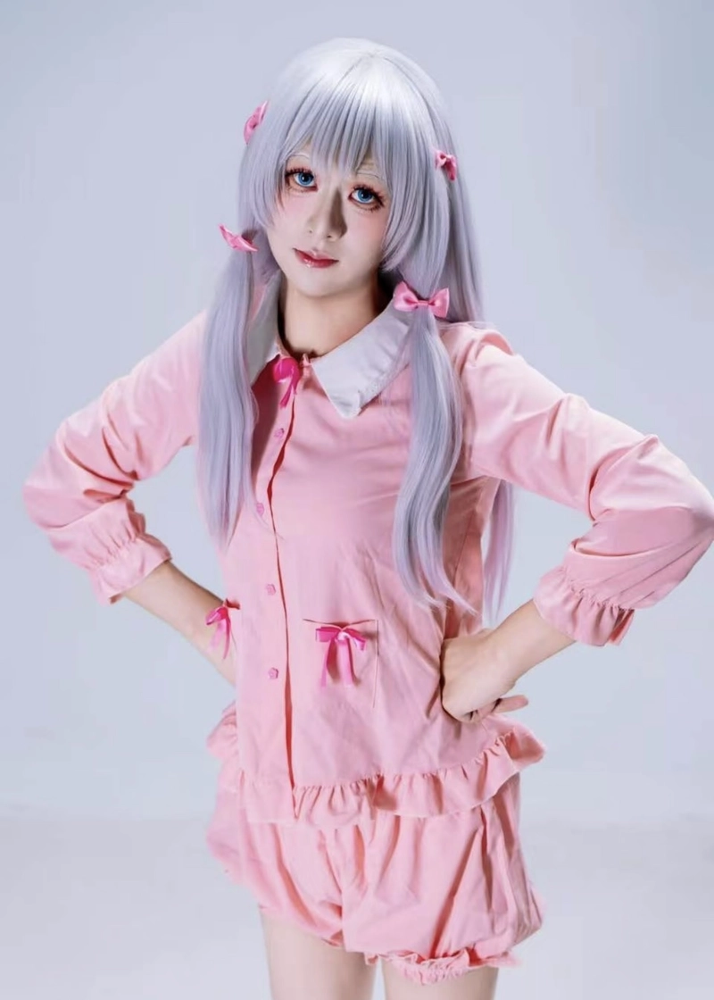 Hình ảnh cosplay Sagiri Izumi cùng đôi mắt xanh dịu nhẹ