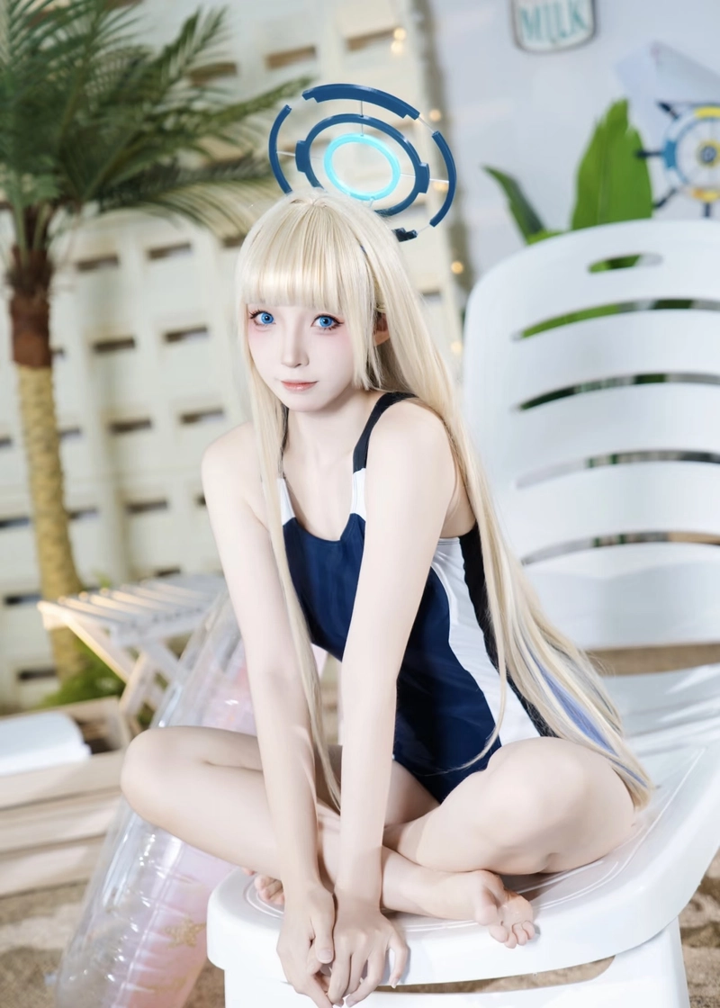Hình cosplay Asuma Toki cùng ánh mắt nũng nịu