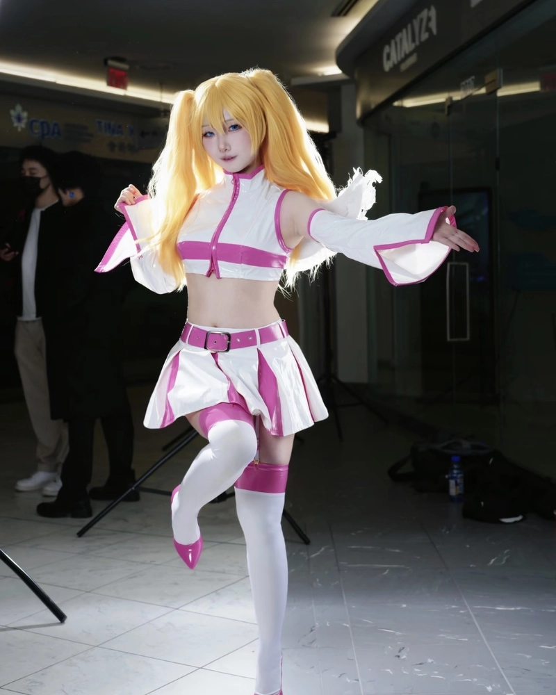 Hình cosplay Liliel với thần thái hoạt bát năng lượng