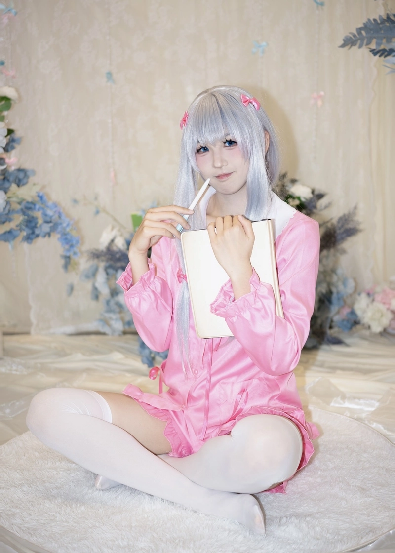 Hình cosplay Sagiri Izumi cùng gương mặt bầu bĩnh dễ mến