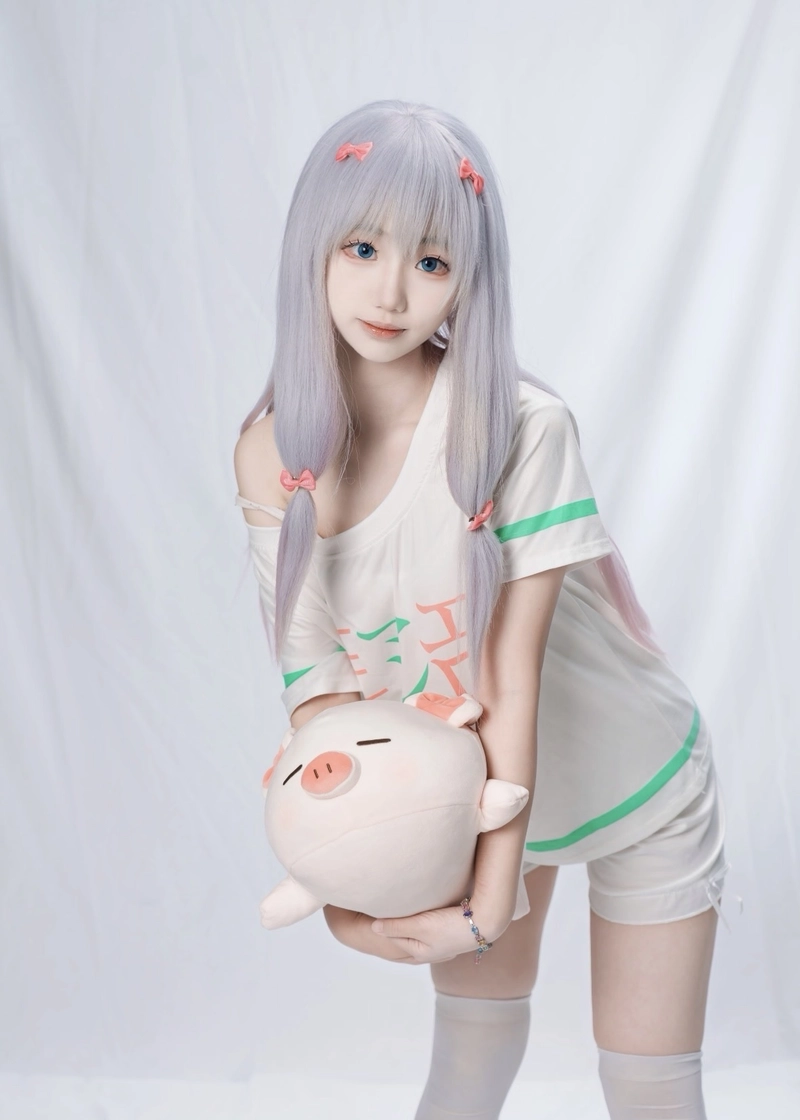 Hình cosplay Sagiri Izumi cùng mái tóc bạc thẳng tự nhiên