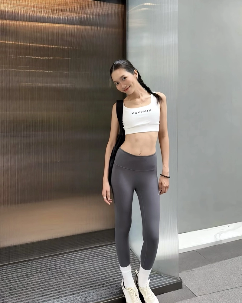 Hình gái xinh mặc quần legging sở hữu vóc dáng thu hút