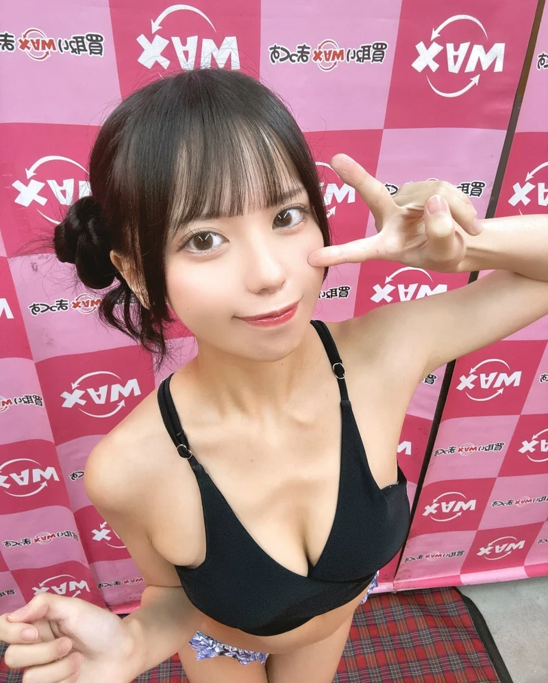 Airi Nagisa lột đồ hoàn toàn lộ hàng cuốn hút