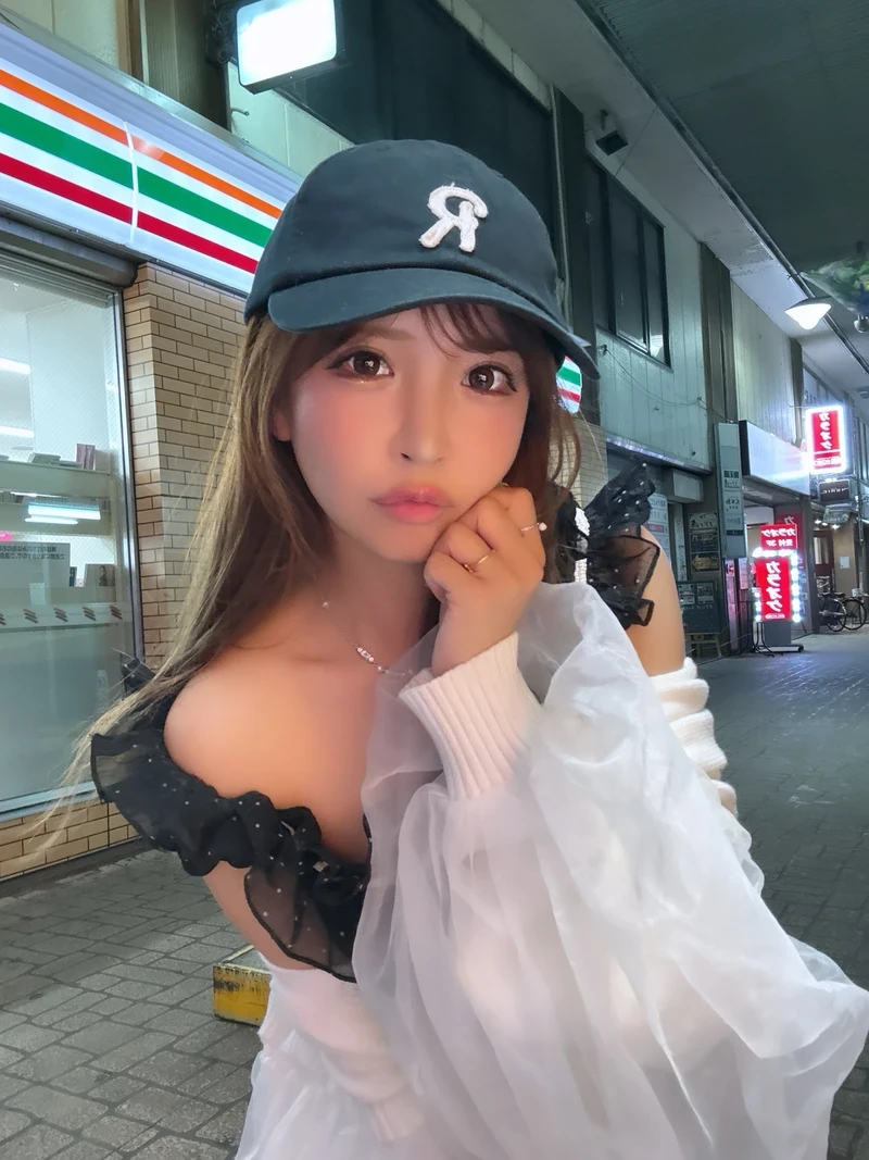 Ảnh Aya Konami cởi đồ lộ vòng 1 nóng bỏng