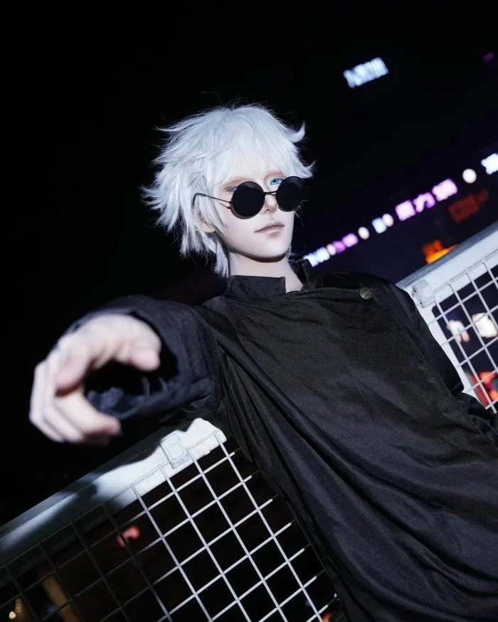 Ảnh Cosplay Gojo có tạo hình nhân vật đặc trưng