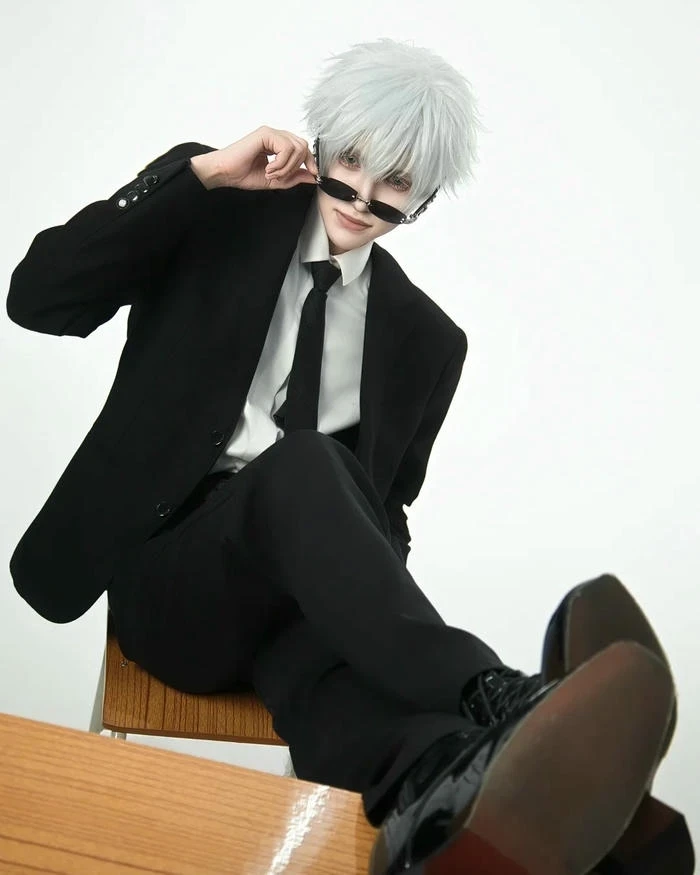 Ảnh Cosplay Gojo thể hiện phong cách đầy cá tính