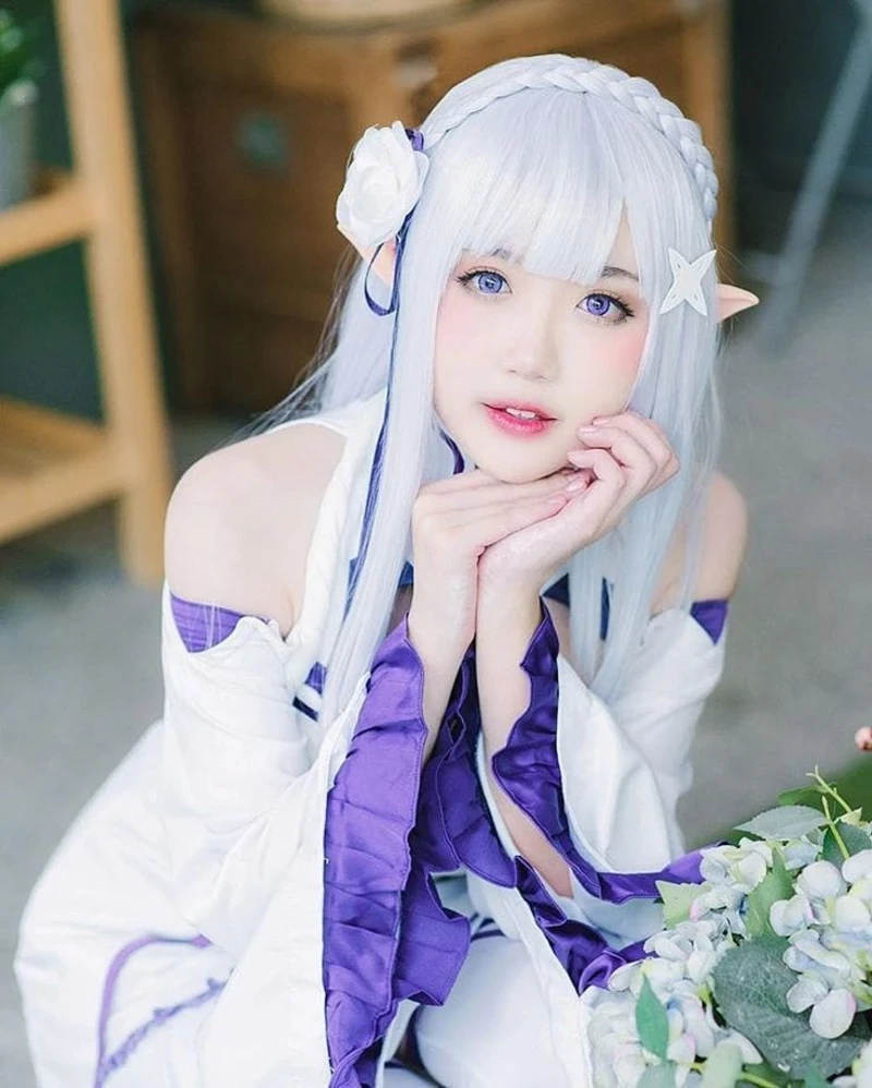 Ảnh Emilia cosplay duyên dáng tinh khôi