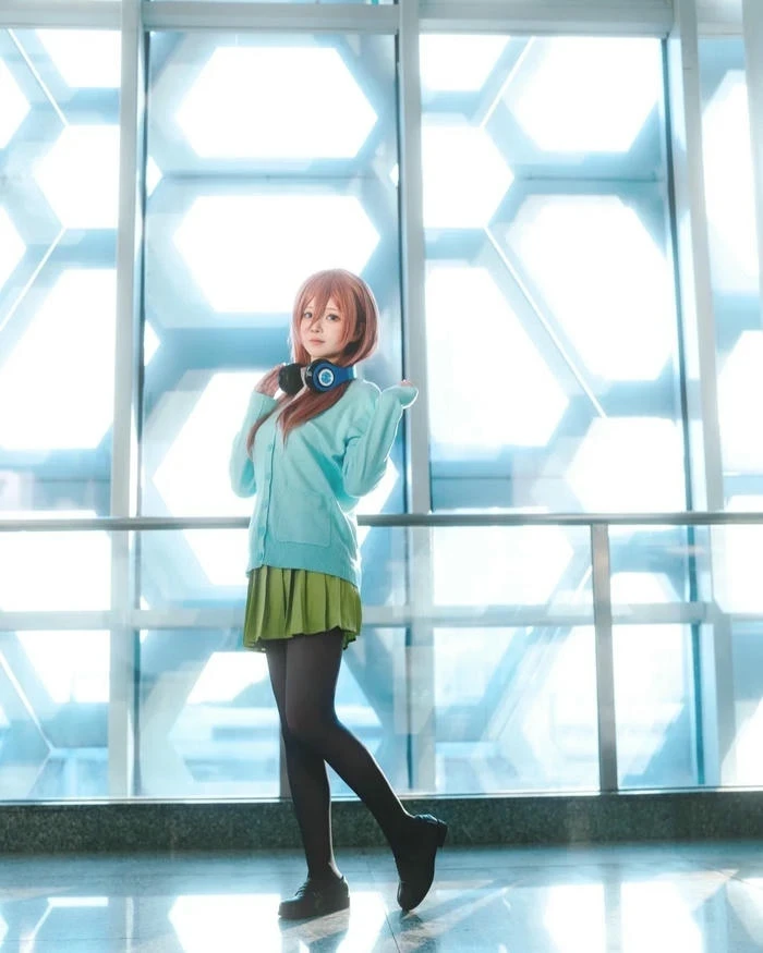 Ảnh Miku Nakano Cosplay mang vẻ ngoài dễ thương