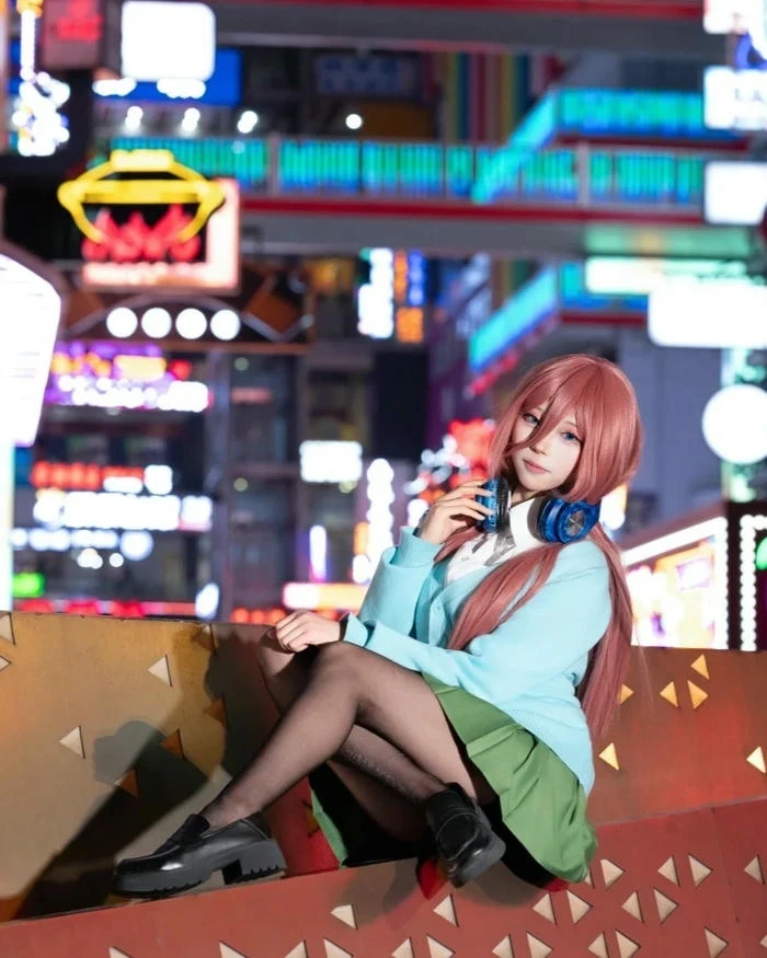 Ảnh Miku Nakano Cosplay nổi bật vẻ duyên dáng