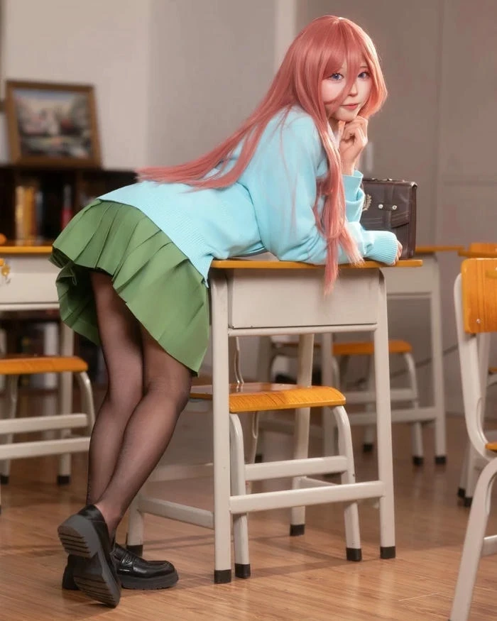 Ảnh Miku Nakano Cosplay thể hiện nét thanh lịch