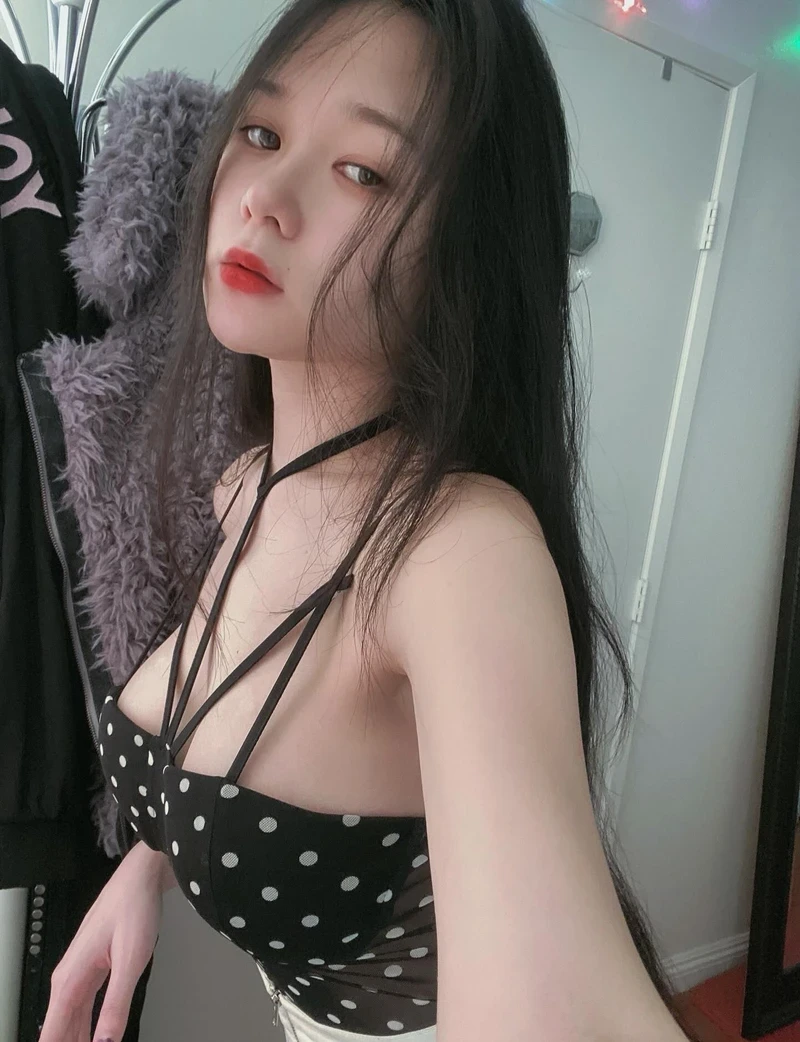 Ảnh OnlyFans khoe hàng ngực khủng gợi cảm