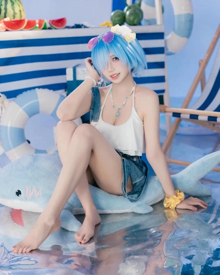 Ảnh Rem Cosplay mang diện mạo trẻ trung xinh xắn