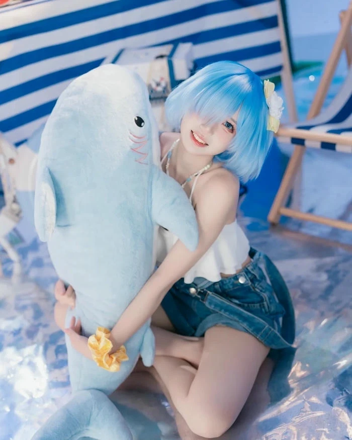 Ảnh Rem Cosplay tôn lên vẻ ngoài thanh lịch