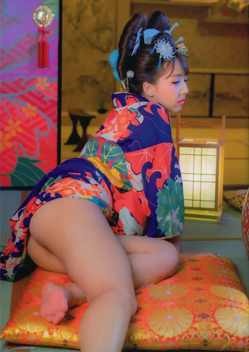 Ảnh bikini kimono vòng một tròn cực phẩm
