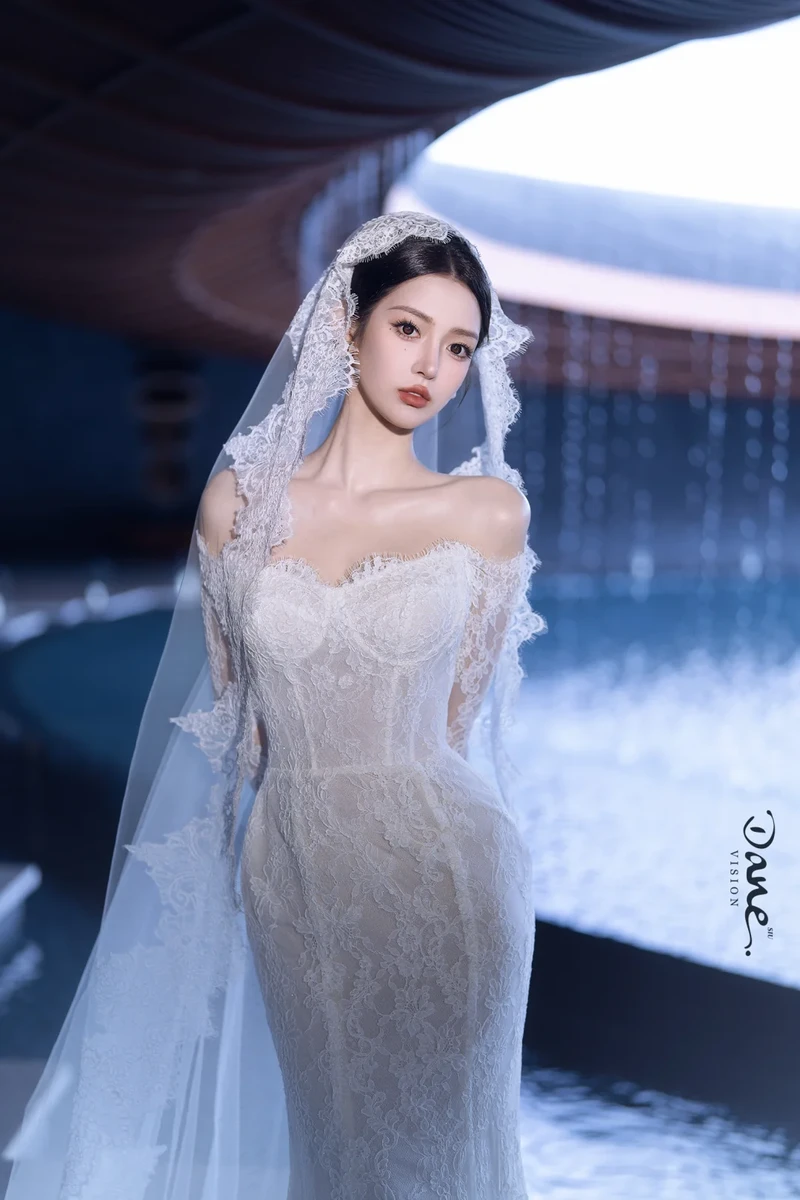 Ảnh cô dâu bikini lộ vòng một cuốn hút