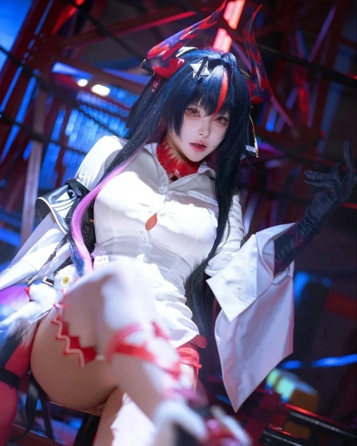 Ảnh cosplay anime với biểu cảm tự nhiên