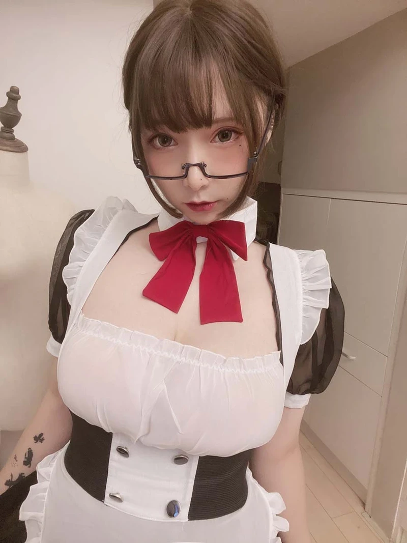 Ảnh cosplay khoả thân khoe vòng một tròn đầy quyến rũ