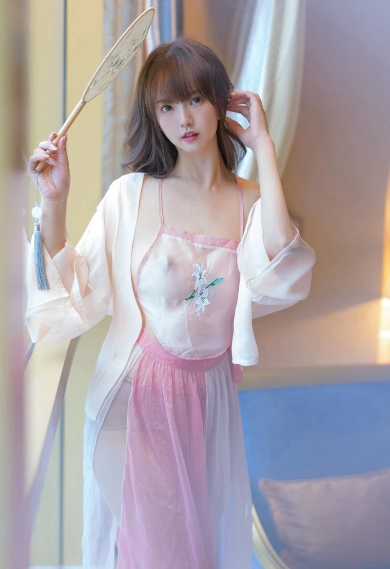 Ảnh nude Trung Quốc mông đít tròn đầy gợi tình