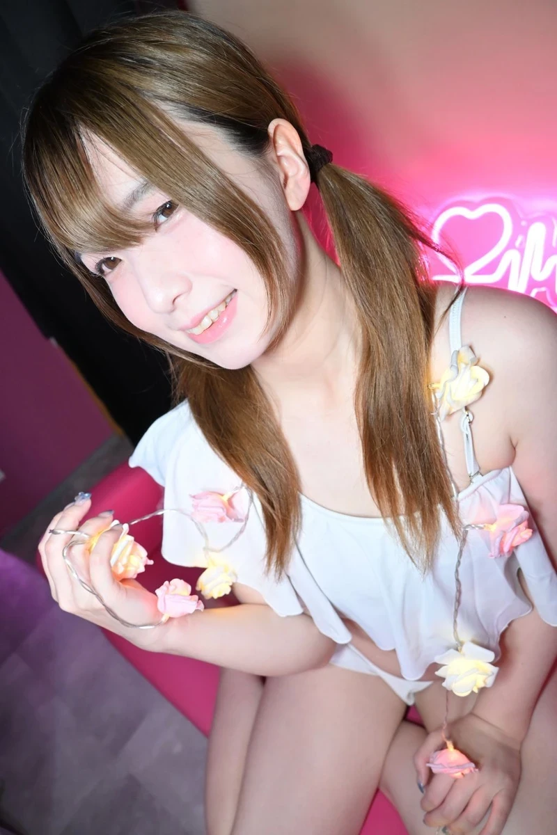 Ảnh sex Flower Hunting show hàng vòng 3 căng tròn