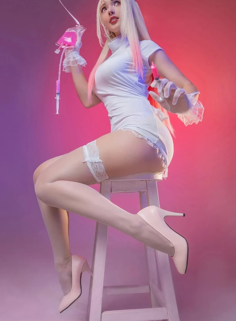Ảnh sex y tá cởi hết khoe ngực tròn đầy