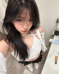 Aryminh bikini mỏng manh lộ hàng quyến rũ