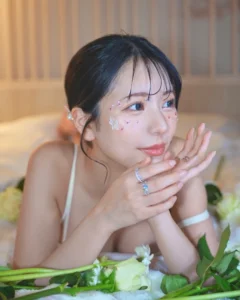 Asano Heart bikini đỏ khoe thân hình sexy