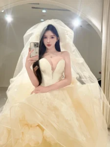 Cô dâu bikini nóng bỏng khoe hàng sexy