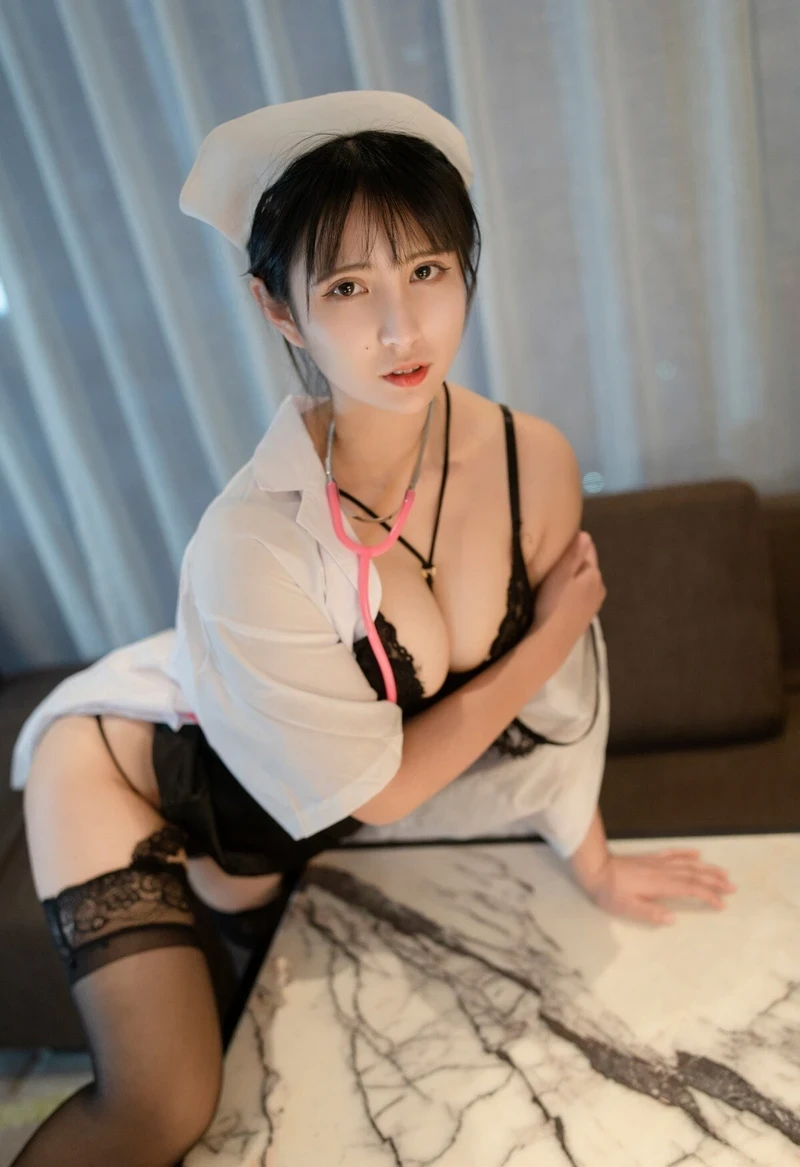 Cô gái cởi đồ thủ dâm lộ hàng quyến rũ hút hồn