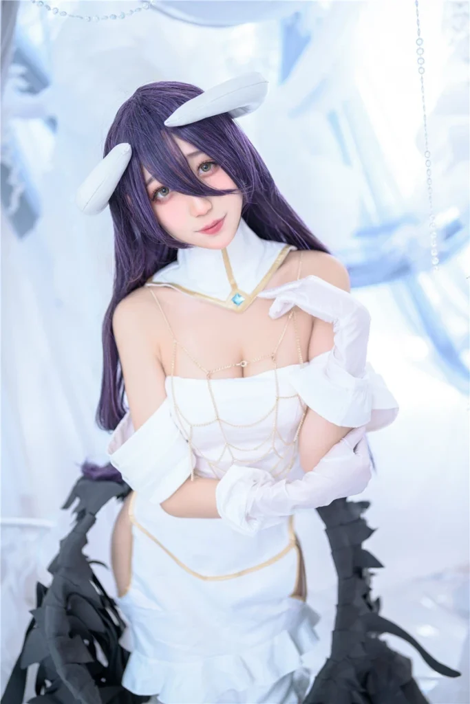 Cosplay bikini cởi đồ khoe ngực khủng gợi cảm